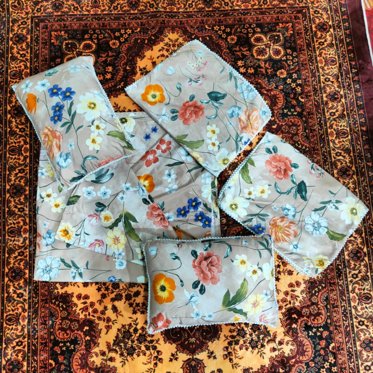 5-Peice Bedding Set Pom Pom alternate