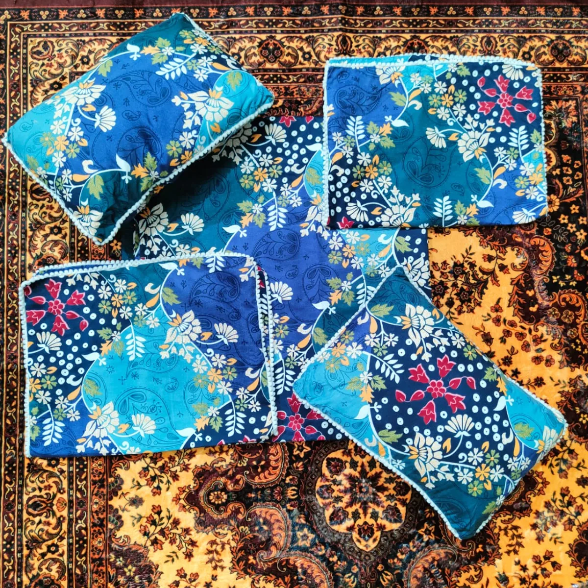 5-Peice Bedding Set Pom Pom thumbnail 2